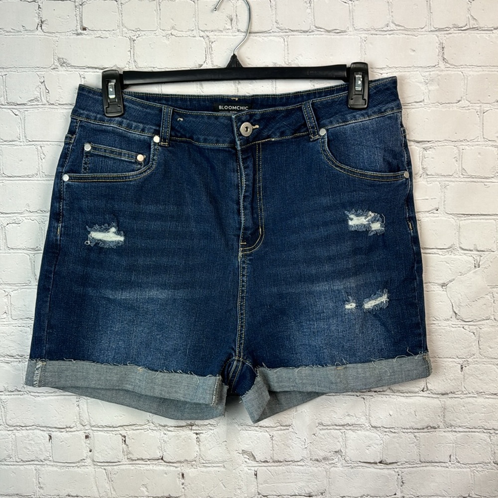 BloomChic Stretchy Roll Hem Distressed Denim Shorts Plus Size 16 1X - Picture 2 of 6